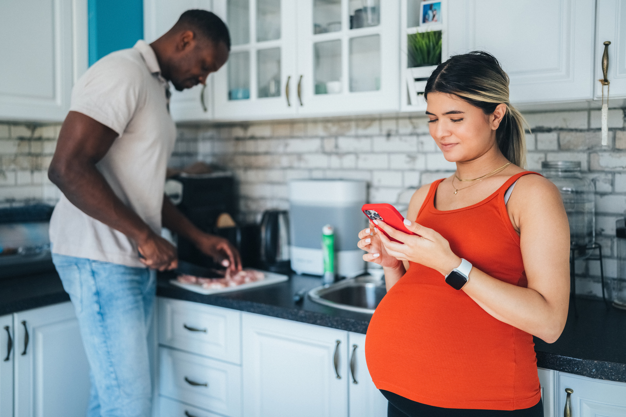 A pregnant person with diabetes checks her time in range and time in tight range