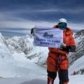 person with diabetes climbs mount everest
